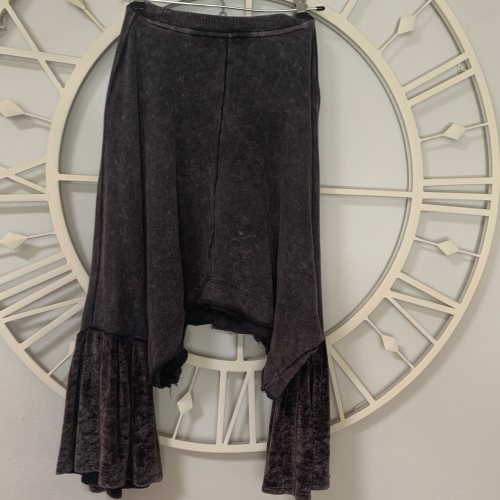 Free People Glorious Sleeve Charcoal Velvet Cropped shirt with bell sleeves - Picture 9 of 9